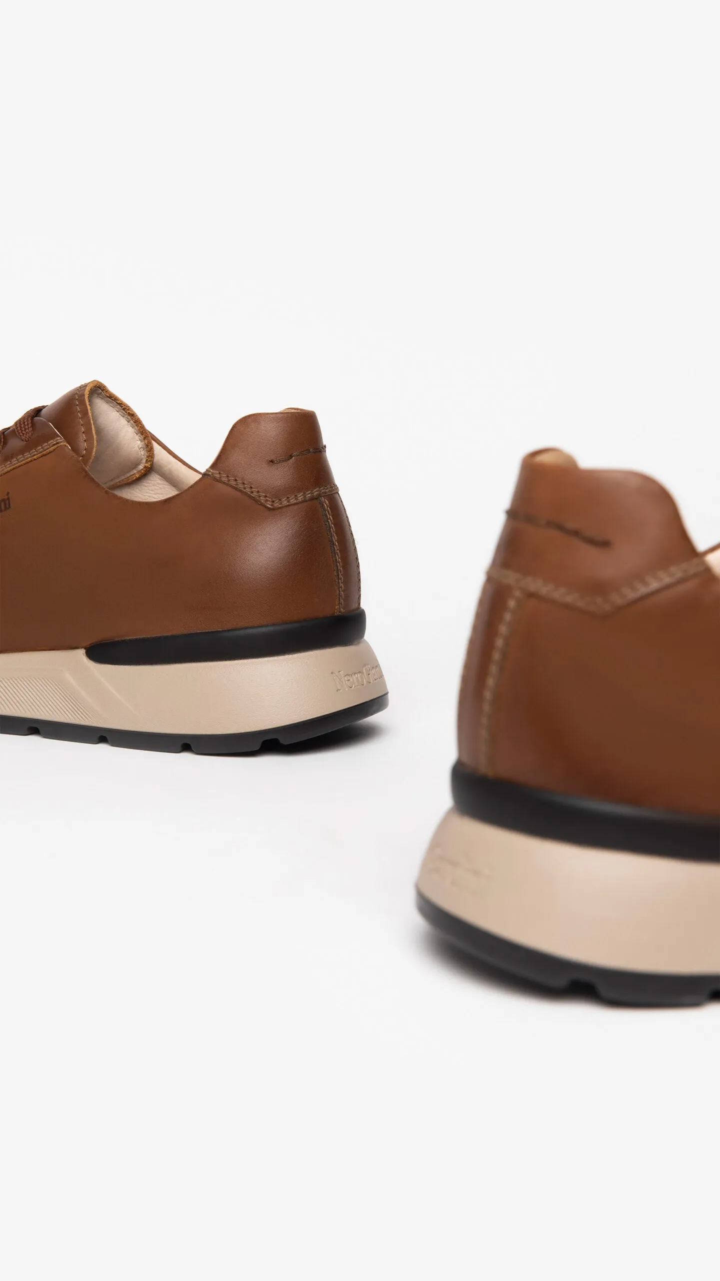 NeroGiardini Sneakers uomo in pelle-Variante 400 Colore Cuoio. Art. E302822U